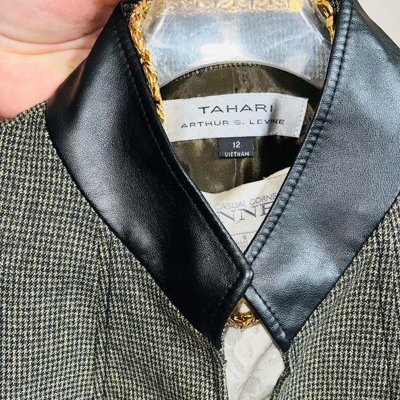 Tahari skirt suit size 12.  Belt not included - Picture 2 of 3